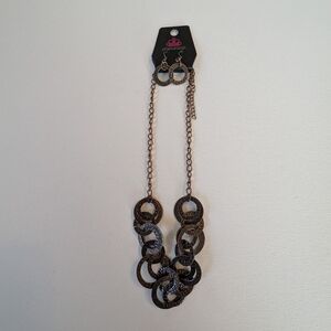 Paparazzi Necklace and Earring set